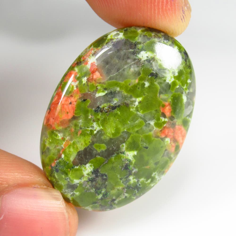 Natural Unakite Jasper - 32.02 Ct: No Reserve! Title: Natural Unakite Jasper - 32.02 Ct Origin: Brazil Weight: 32.02 Size/Dimensions: 30.0 x 22.0 x 5.3 mm Additional Information: Pieces : 1 No's / Shape : Oval Cabochon / Color : Green