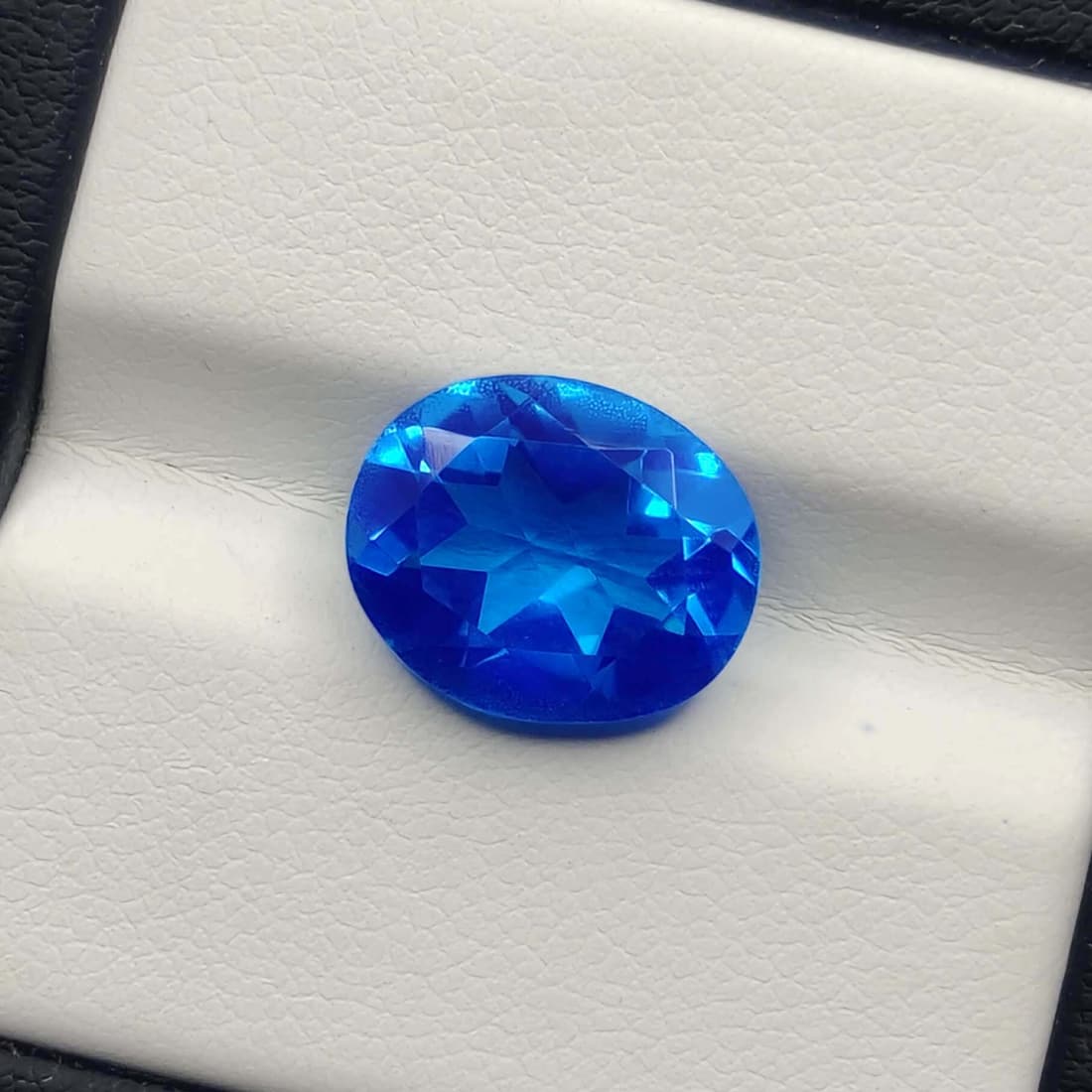 4.60 Ct "Beautiful" Caribbean Blue Triplet Quartz: No Reserve! Title: 4.60 Ct "Beautiful" Caribbean Blue Triplet Quartz Additional Information: Gemstones: Triplet Quartz Carat Weights: 4.60 ct Size/Dimensions: 12 X 10 mm Treatment: Made of two natural