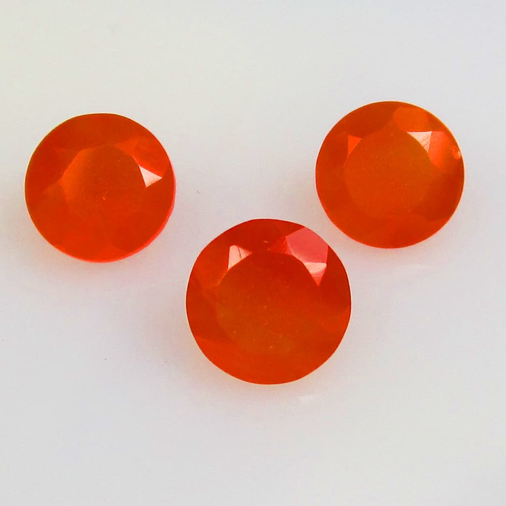 3.58 Ctw Natural Orange Carnelian Round Set: No Reserve! Title: 3.58 Ctw Natural Orange Carnelian Round Set Stone Clarity: Semi-Transparent Gemstones: Natural Carnelian Carat Weights: 3.58 Size/Dimensions: 7.10 - 7.30 mm / 3 Pc's Additional Info