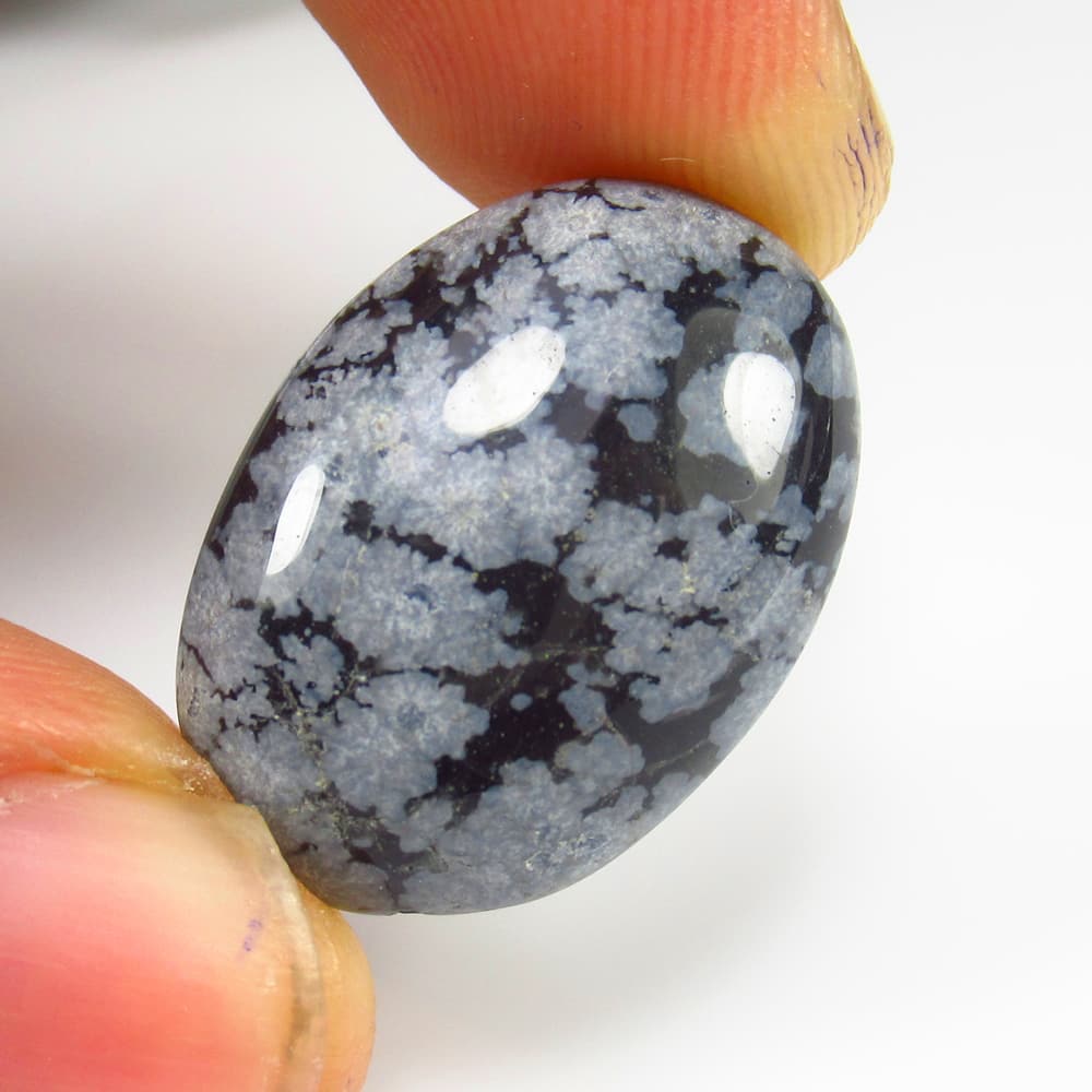 14.81 Ct - Natural Snowflake Jasper: No Reserve! Title/Content: 14.81 Ct - Natural Snowflake Jasper GemstoneJasper Weight: 14.81 Dimensions: 24.0 x 16.5 x 5.5 mm Description: Pieces : 1 No's / Shape : Oval Cab / Color : Black / Clarity :