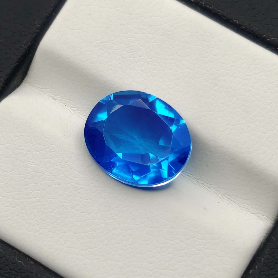 4.40 Ct "Beautiful" Caribbean Blue Triplet Quartz: No Reserve! Title: 4.40 Ct "Beautiful" Caribbean Blue Triplet Quartz Additional Information: Gemstones: Triplet Quartz Carat Weights: 4.40 ct Size/Dimensions: 12 X 10 mm Treatment: Made of two natural