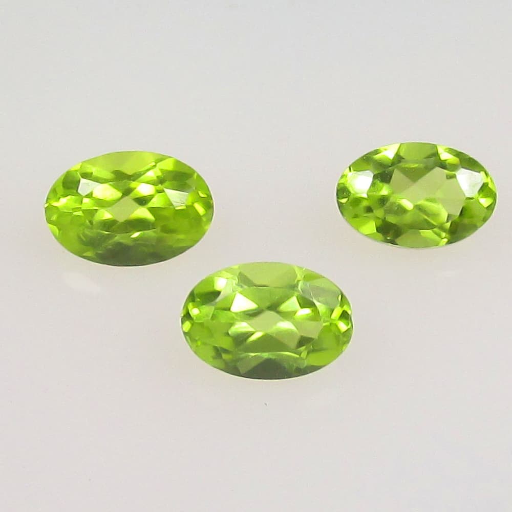 1.59 Ctw Natural Pakistan Peridot Oval Set: No Reserve! Title: 1.59 Ctw Natural Pakistan Peridot Oval Set Stone Clarity: VVS Gemstones: Natural Peridot Carat Weights: 1.59 Size/Dimensions: 6.0x4.0 - 6.2x4.3 mm / 3 Pc's Additional Information: T
