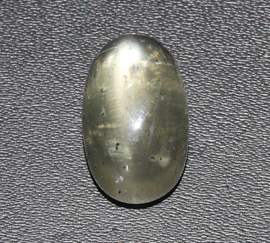 Gorgeous " Natural Yellow Moonstone " 12.33 Cts Natural Yellow Moonstone: No Reserve! Title: Gorgeous " Natural Yellow Moonstone " 12.33 Cts Natural Yellow Moonstone Additional Information: Gemstone : Natural Yellow Moonstone Shape : Oval Cabochan Weight : 12.33 carats Meas