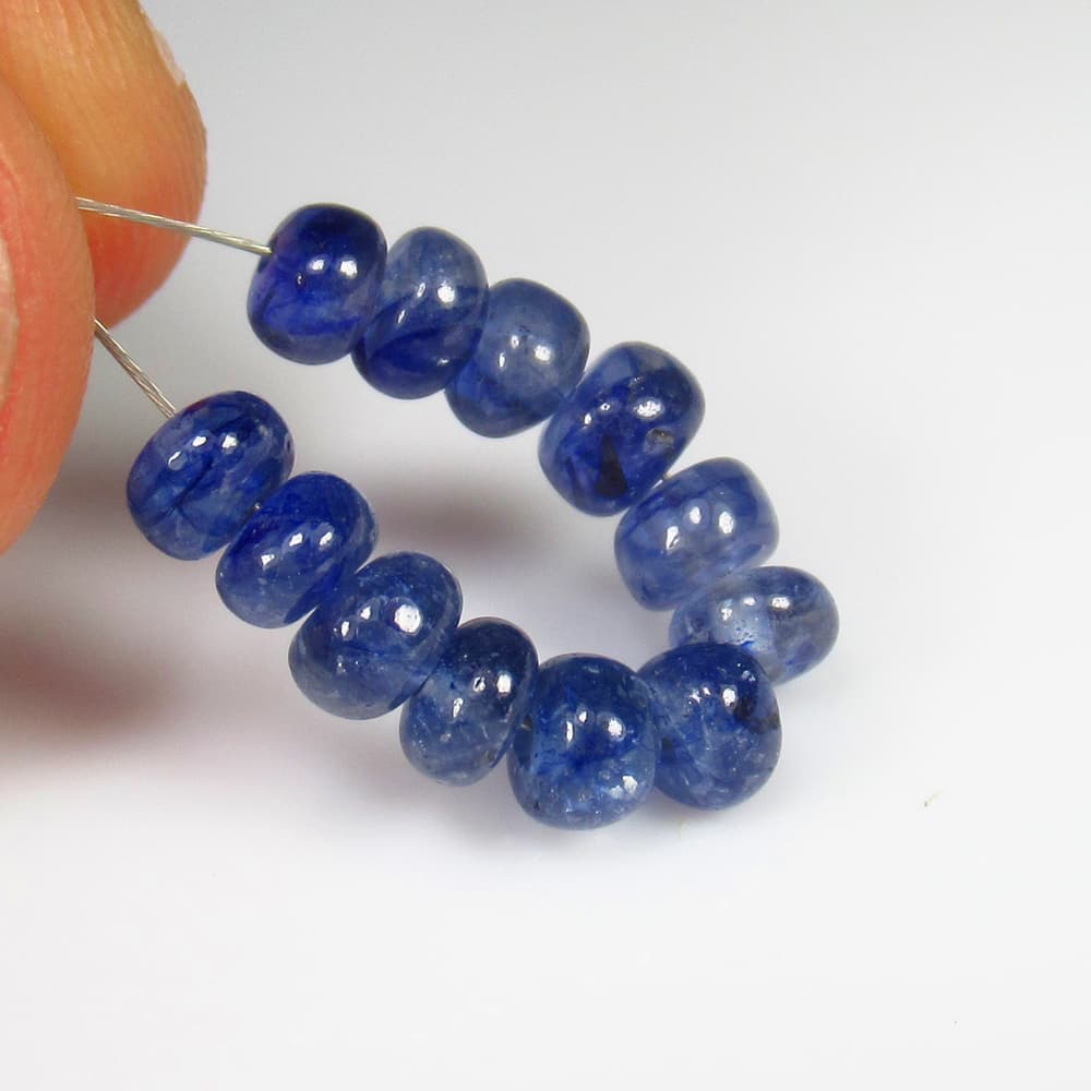 9.31 Ct - Natural Blue Sapphire Beads: No Reserve! Title/Content: 9.31 Ct - Natural Blue Sapphire Beads GemstoneSapphire Beads Weight: 9.31 Dimensions: 4.3 - 4.6 mm Description: Pieces : 12 No's / Shape : Drilled Round Beads / Color : Blue