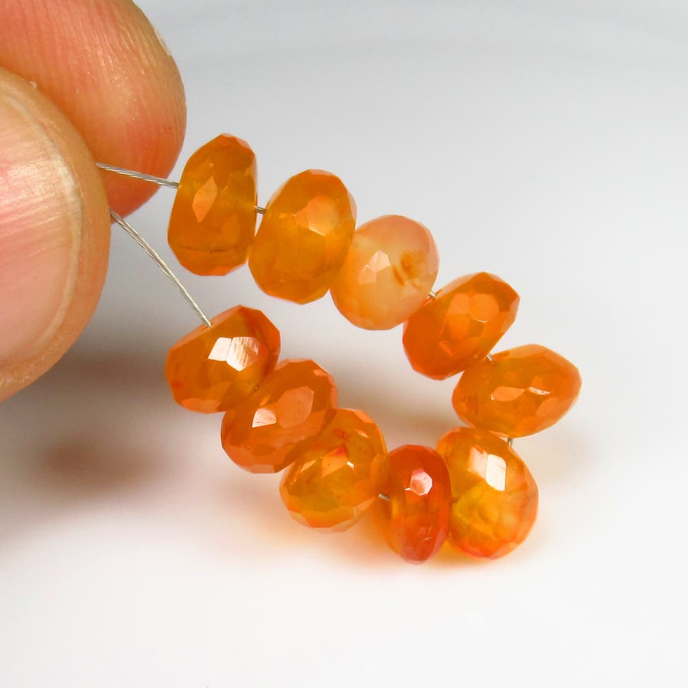 13.55 Ct - Natural Carnelian Beads: No Reserve! Title/Content: 13.55 Ct - Natural Carnelian Beads GemstoneCarnelian Beads Weight: 13.55 Dimensions: 6.3 - 6.5 mm Description: Pieces : 10 No's / Shape : Drilled Round Beads / Color : Orang