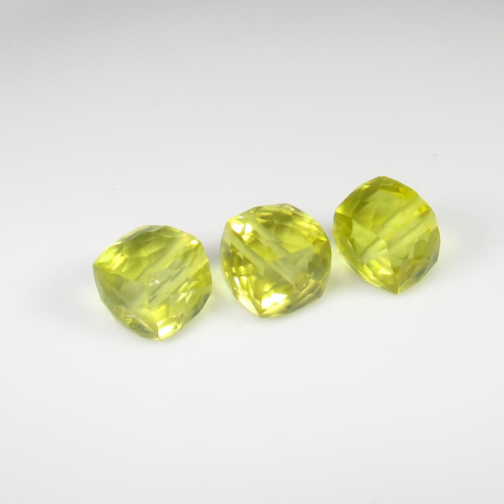 11.31 Ct - Natural Lemon Quartz Beads: No Reserve! Title/Content: 11.31 Ct - Natural Lemon Quartz Beads GemstoneLemon Quartz Beads Weight: 11.31 Dimensions: 7.7x7.0 - 7.5x7.2 mm Description: Pieces : 3 No's / Shape : Square Beads / Color :