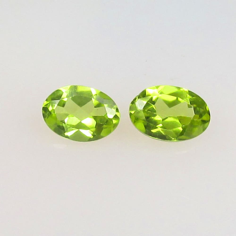 0.88 Ctw Natural Pakistan Peridot Oval Pair: No Reserve! Title: 0.88 Ctw Natural Pakistan Peridot Oval Pair Stone Clarity: VVS Gemstones: Natural Peridot Carat Weights: 0.88 Size/Dimensions: 6.10 x 4.10 x 2.40 mm / 2 Pc's Additional Information: