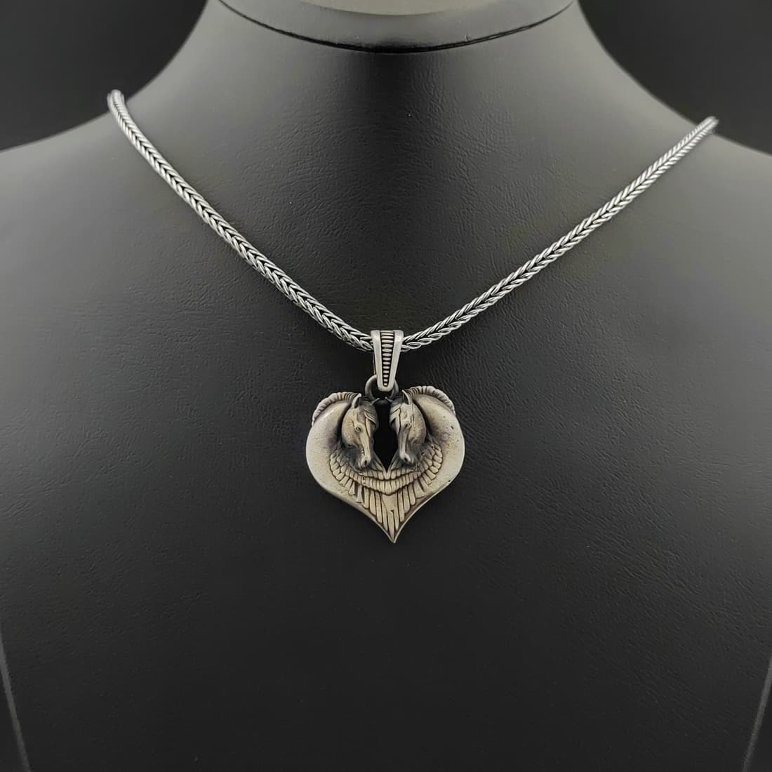 925 Silver Chain with Horse Pendant: 925 Silver Chain with Horse Pendant -Total Weight:26g Chain Size: 23.62 in(60cm). Pendant Size:1.02x1.41 in (26x36mm) (Bail included). With Gift Box Express Shipping.Carrier:DHL Express Combine Shippi