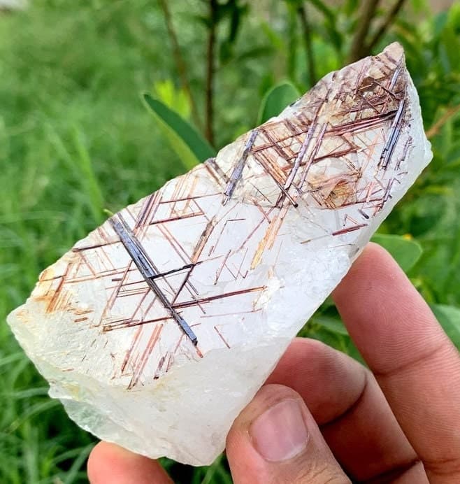 185 Grams lovely natural Red Rutile bunch crystals on quartz specimen from skardu pakistan: Materials: natural lustrous perfect red rutile, rutile quartz Description 185 Grams lovely natural Red Rutile bunch crystals on quartz specimen from skardu pakistan size ...105mm 31mm 50mm weight...18