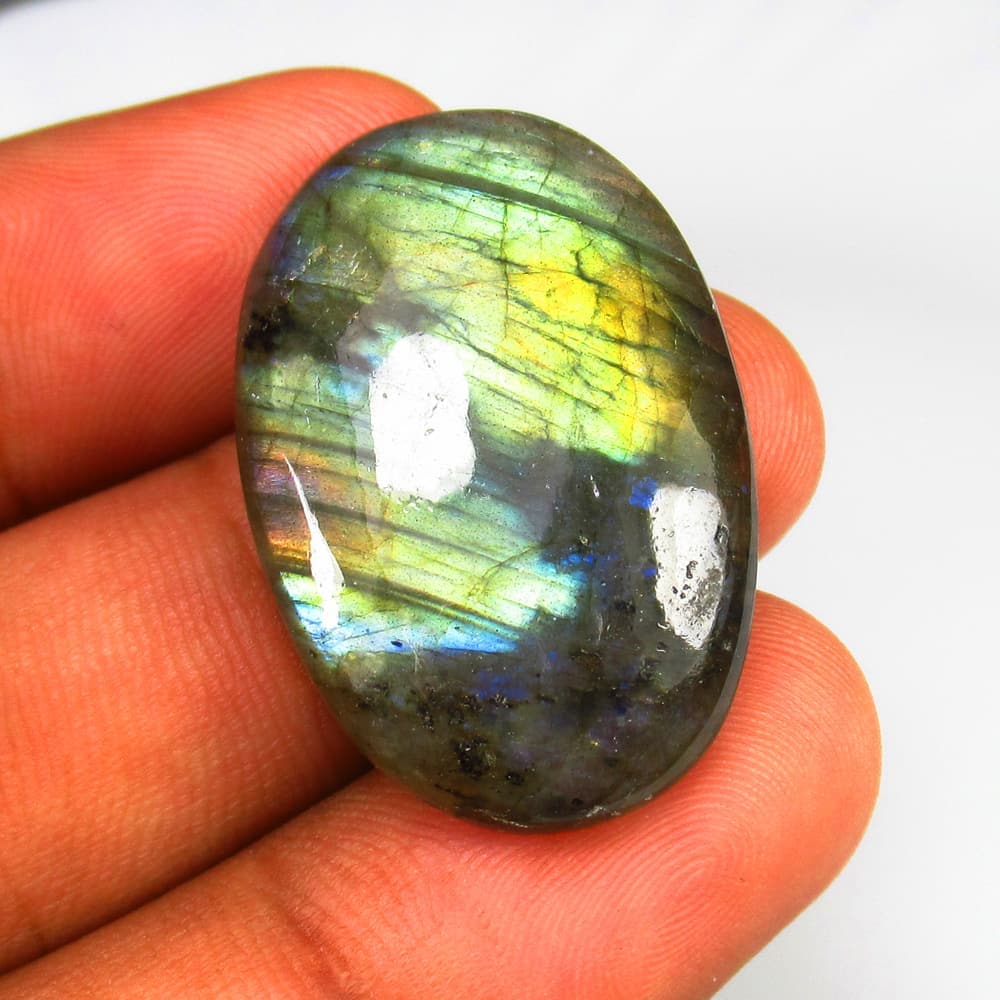 33.88 Ct - Natural Labradorite: Title/Content: 33.88 Ct - Natural Labradorite Gemstone: Labradoeite Weight: 33.88 Dimensions: 31.0 x 21.0 x 6.3 mm Description: Pieces : 1 No's / Shape : Oval Cab / Clarity : Opaque / Treatment : None