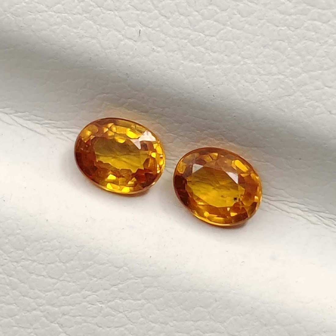 0.80 ct Natural orange Sapphire Pair (1 of 1)