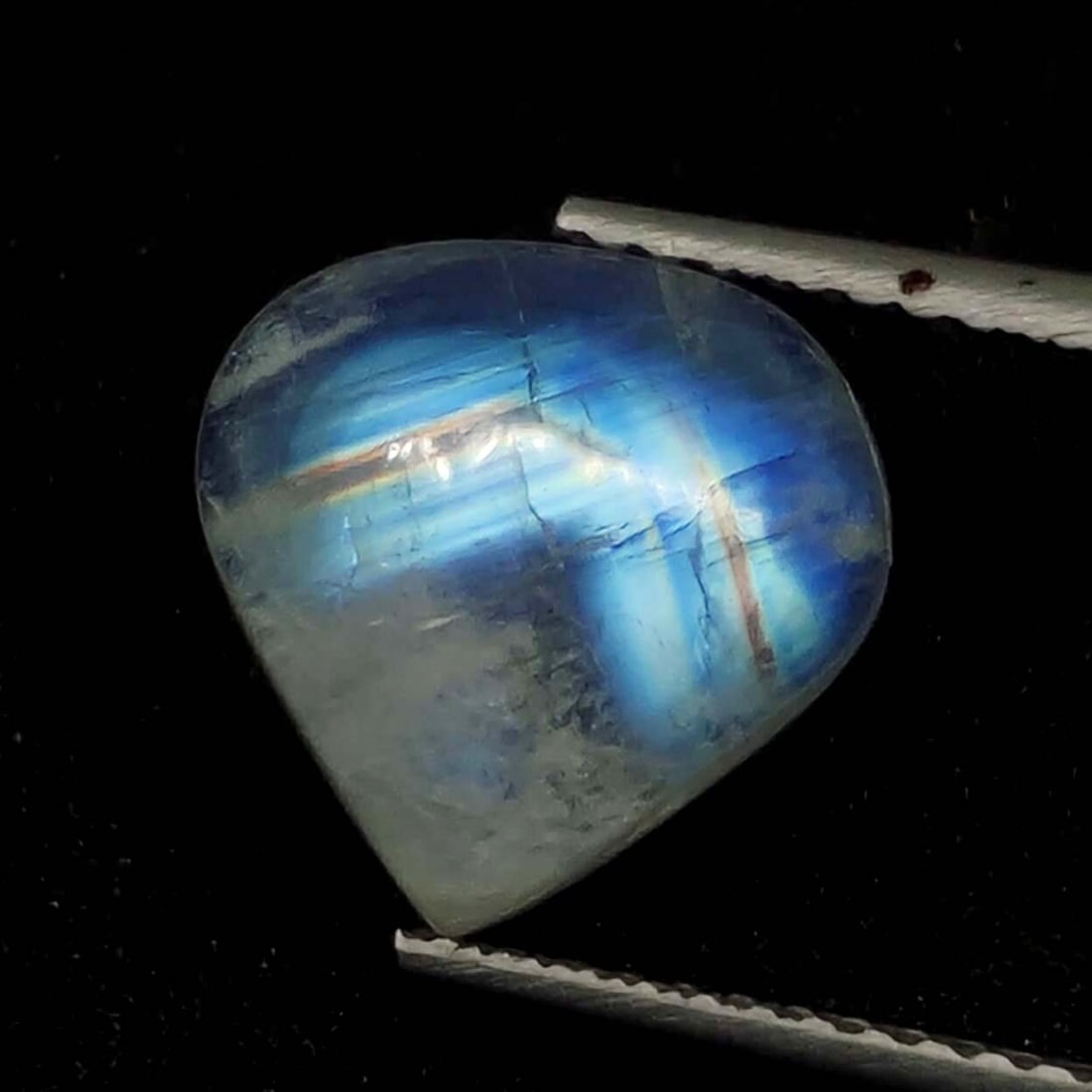 3.60 ct Natural Blue Moonstone: No Reserve! Title: 3.60 ct Natural Blue Moonstone Additional Information: Gemstones: Natural Moonstone Carat Weights: 3.60 ct Size/Dimensions: 10.20 X 10.20 X 4.60 mm Approx Materials & Techniques: Mo