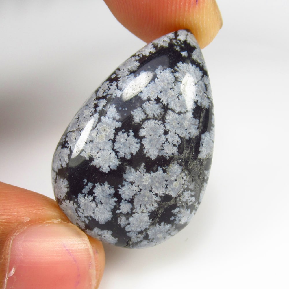 27.80 Ct - Natural Snowflake Jasper: No Reserve! Title: 27.80 Ct - Natural Snowflake Jasper Additional Information: Gemstone Gemstones: Jasper Carat Weights: 27.80 Size/Dimensions: 30.0 x 20.0 x 7.0 mm Additional Information: Pieces : 1