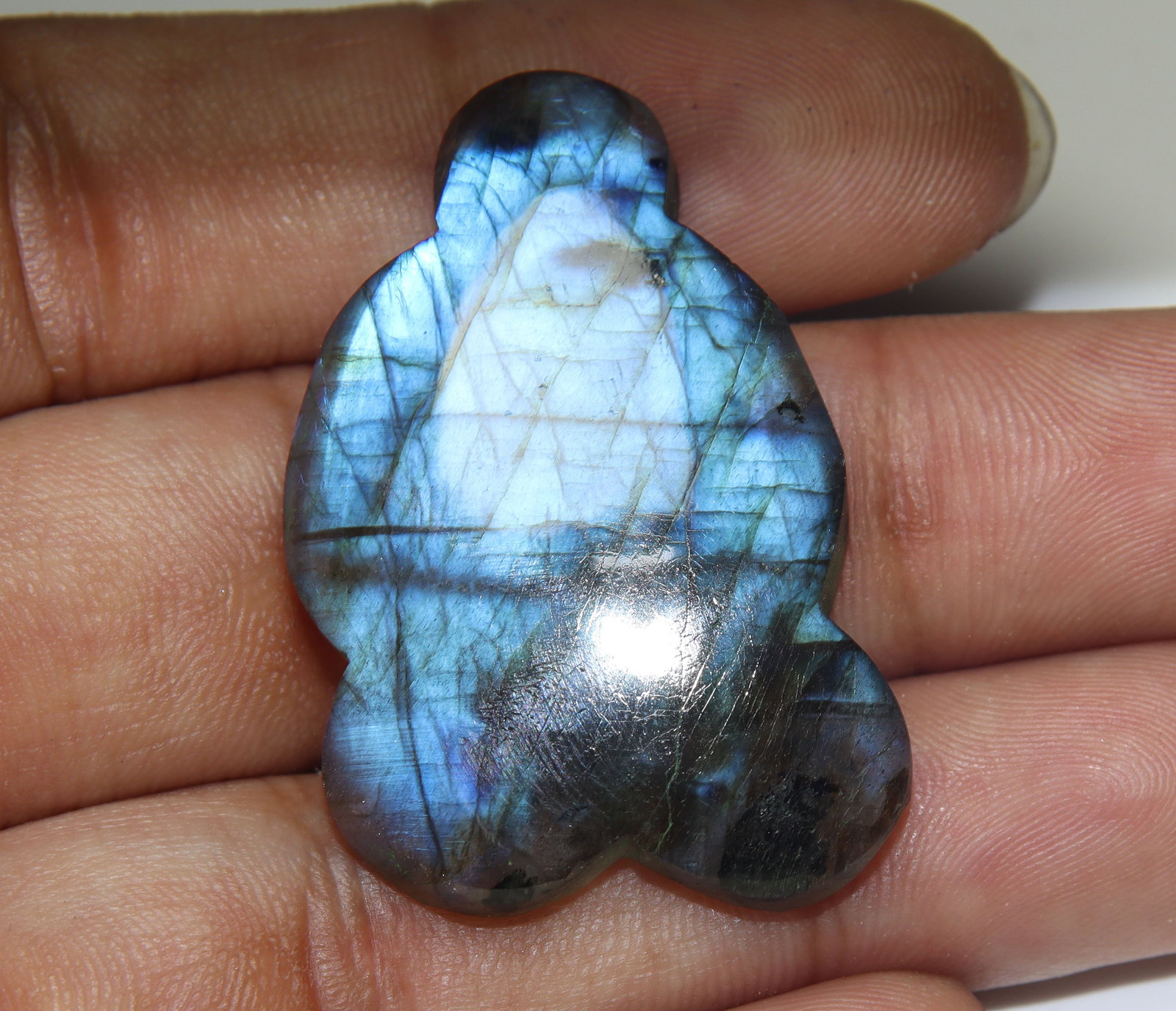 Beautiful " Natural Labradorite " 63.58 Cts Natural Labradorite: No Reserve! Title: Beautiful " Natural Labradorite " 63.58 Cts Natural Labradorite Additional Information: Gemstone : Natural Labradorite Shape : Heart Shape Cabochan Weight : 63.58 carats Measurement