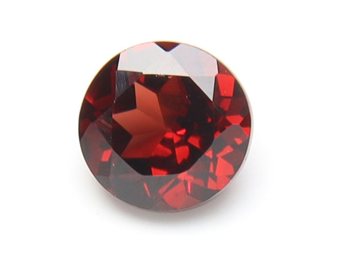 Fabulous " Natural Pyrope Almandine Garnet " 0.97 Cts Natural Pyrope Almandine Garnet: No Reserve! Title: Fabulous " Natural Pyrope Almandine Garnet " 0.97 Cts Natural Pyrope Almandine Garnet Additional Information: Gemstone : Natural Almandine Garnet Shape and cut : Round Cut Origin : 