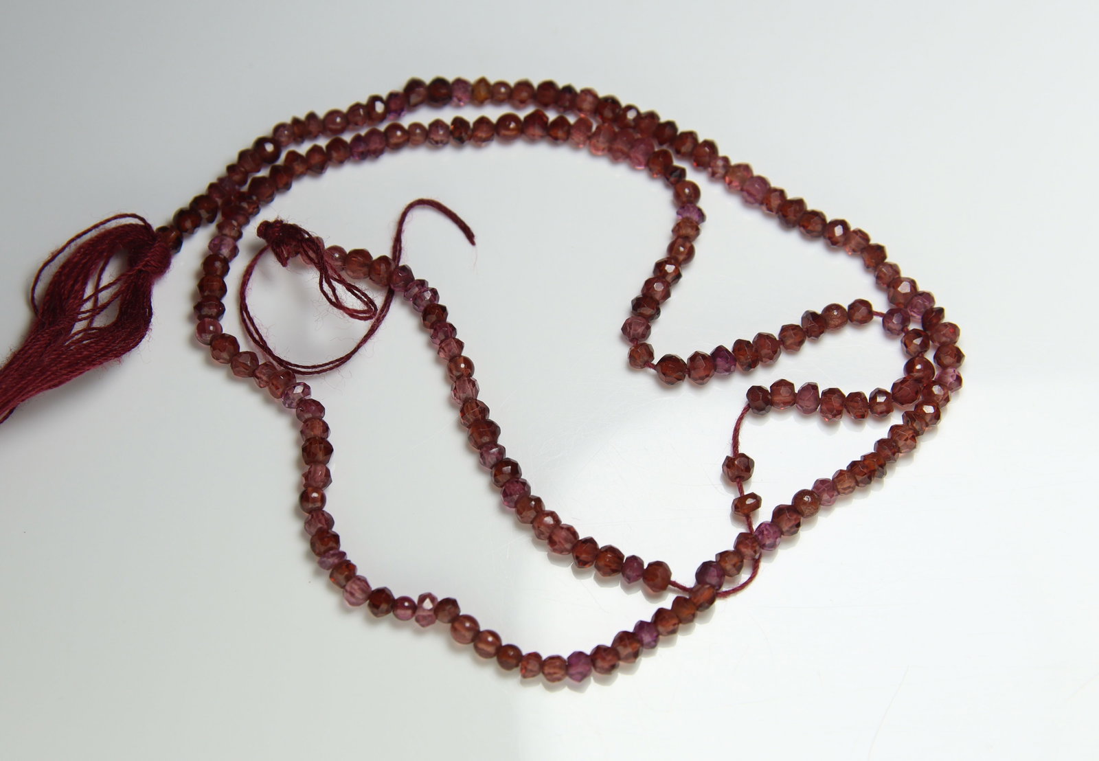 Beautiful " Natural Pyrope Almandine Garnet " 21.71 Cts Natural Pyrope Almandine Garnet: No Reserve! Title: Beautiful " Natural Pyrope Almandine Garnet " 21.71 Cts Natural Pyrope Almandine Garnet Additional Information: Gemstone : Natural Almandine Garnet Shape and cut : Beats Cut Origin 