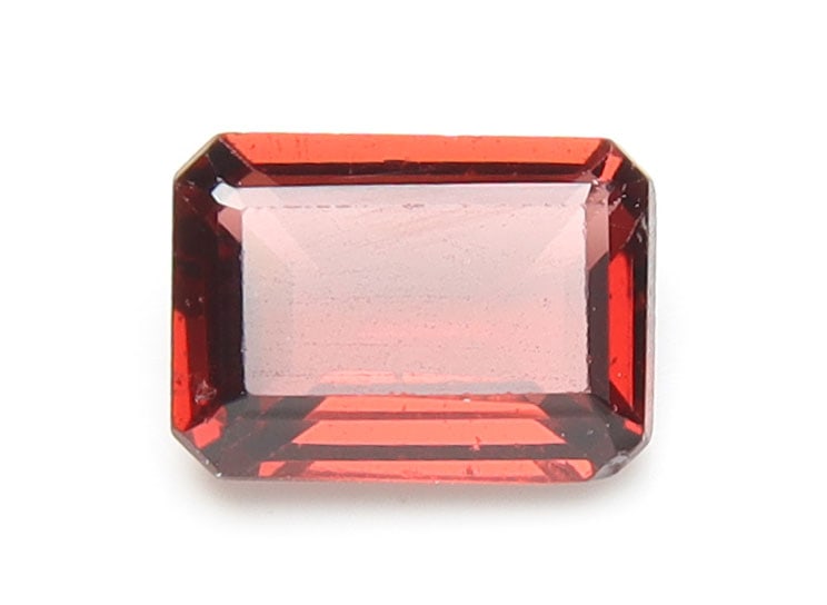 Stunning " Natural Pyrope Almandine Garnet " 1.02 Cts Natural Pyrope Almandine Garnet: No Reserve! Title: Stunning " Natural Pyrope Almandine Garnet " 1.02 Cts Natural Pyrope Almandine Garnet Additional Information: Gemstone : Natural Almandine Garnet Shape and cut : Rectengular Cut Ori