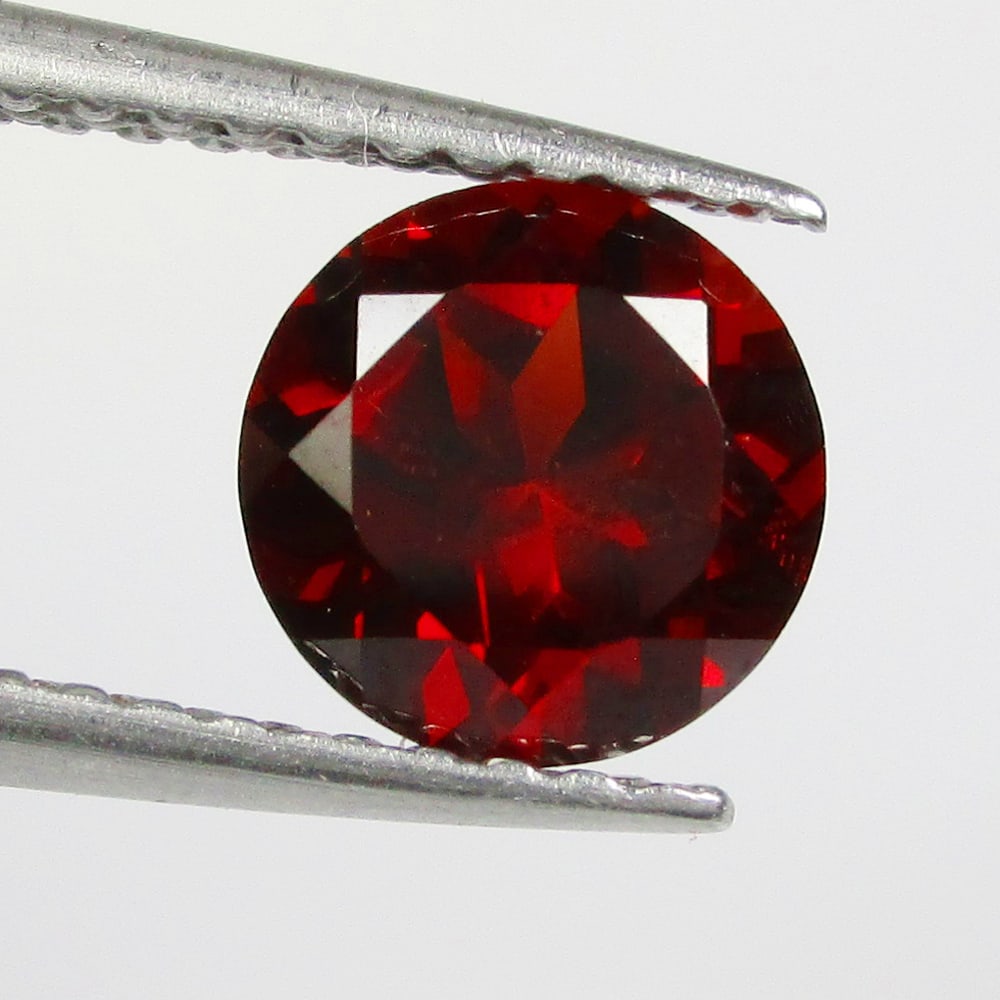 1.28 Ctw Natural Rhodolite Garnet Round Cut: No Reserve! Title: 1.28 Ctw Natural Rhodolite Garnet Round Cut Stone Clarity: VVS Gemstones: Natural Rhodolite Garnet Carat Weights: 1.28 Size/Dimensions: 6.70 x 6.70 x 4.30 mm Additional Information: