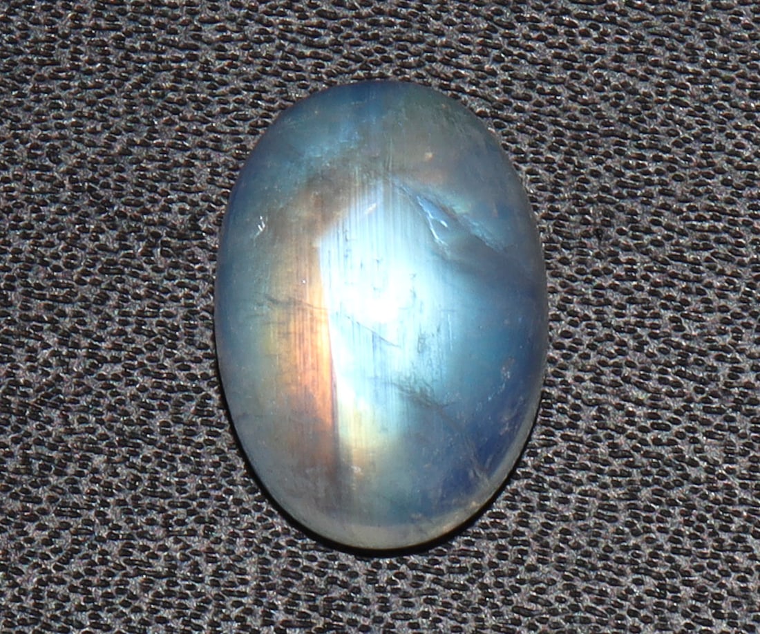 Stunning " Natural Rainbow Moonstone " 7.09 Cts Natural Rainbow Moonstone (1 of 2)