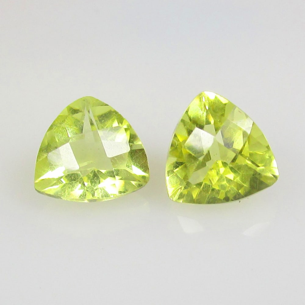 3.82 Ctw Natural Lemon Quartz Trillion Pair: No Reserve! Title: 3.82 Ctw Natural Lemon Quartz Trillion Pair Stone Clarity: VVS Gemstones: Natural Lemon Quartz Carat Weights: 3.82 Size/Dimensions: 8.40 x 8.40 x 6.10 mm / 2 Pc's Additional Informa