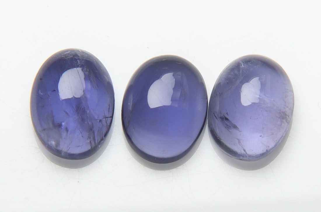 Beautiful " Natural Iolite Violet " 2.48 Cts Natural Iolite: No Reserve! Title: Beautiful " Natural Iolite Violet " 2.48 Cts Natural Iolite Additional Information: Gemstone : Natural Iolite Shape and Cut : Oval Cabochon Weight : .2.48 Carats Measuremets : 7.27x