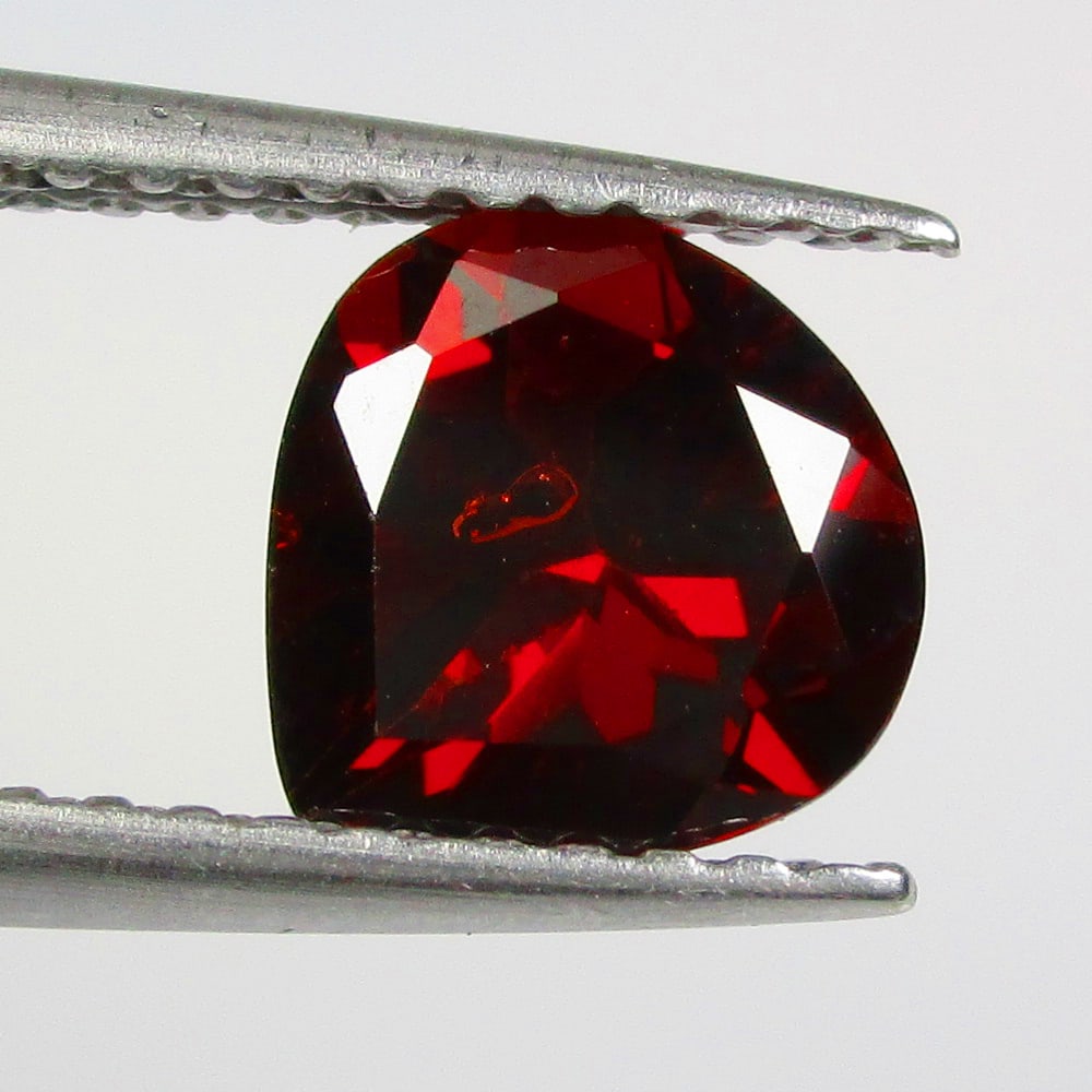1.36 Ctw Natural Rhodolite Garnet Pear Cut: No Reserve! Title: 1.36 Ctw Natural Rhodolite Garnet Pear Cut Stone Clarity: VVS Gemstones: Natural Rhodolite Garnet Carat Weights: 1.36 Size/Dimensions: 7.30 x 7.20 x 4.30 mm Additional Information: 