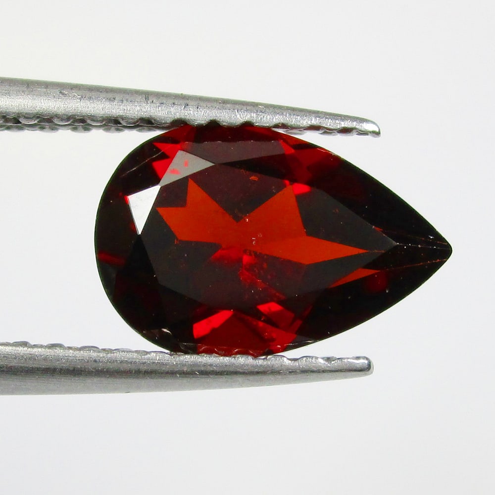 1.49 Ctw Natural Rhodolite Garnet Pear Cut: No Reserve! Title: 1.49 Ctw Natural Rhodolite Garnet Pear Cut Stone Clarity: VVS Gemstones: Natural Rhodolite Garnet Carat Weights: 1.49 Size/Dimensions: 9.30 x 6.30 x 4.00 mm Additional Information: 