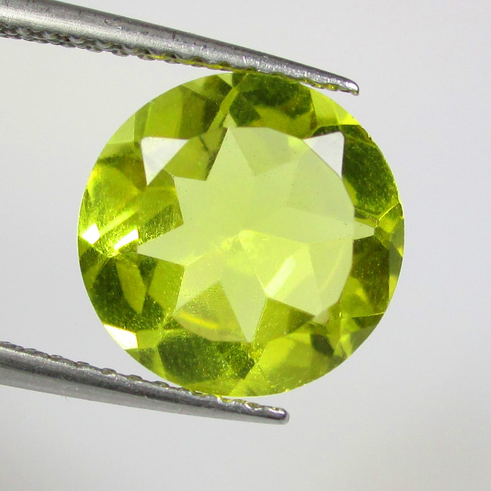 3.33 Ctw Natural Lemon Quartz Round Cut: No Reserve! Title: 3.33 Ctw Natural Lemon Quartz Round Cut Stone Clarity: VVS Gemstones: Natural Lemon Quartz Carat Weights: 3.33 Size/Dimensions: 10.30 x 10.30 x 6.00 mm Additional Information: Good 