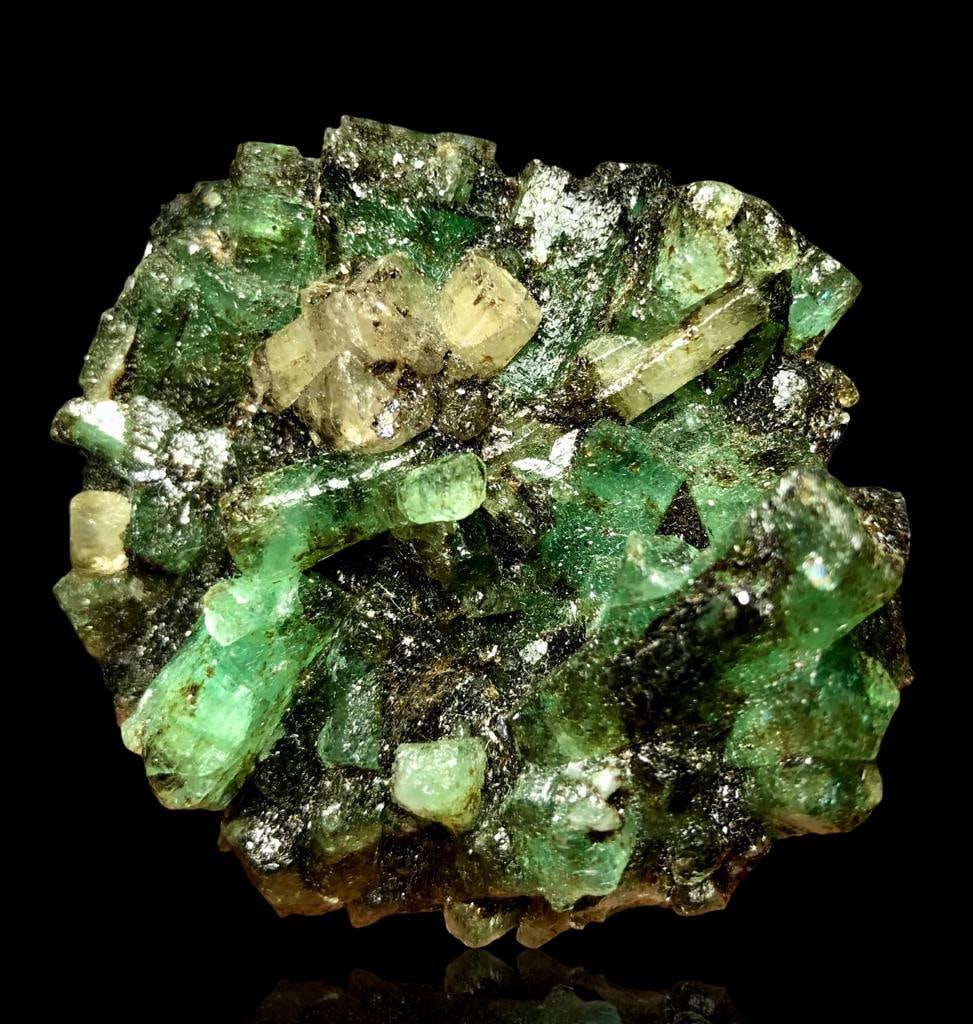 Fine Quality Undamaged Emerald Crystals Cluster Specimen Mineral - 130X100X50 mm (1 of 2)