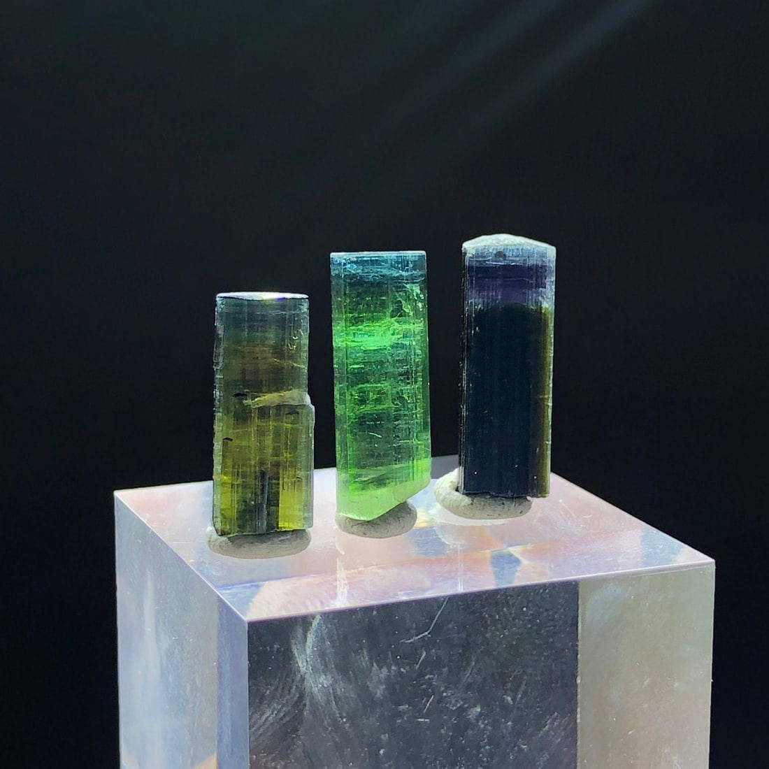 Pencil Rocks, Minerals & Fossils for Sale at Auction