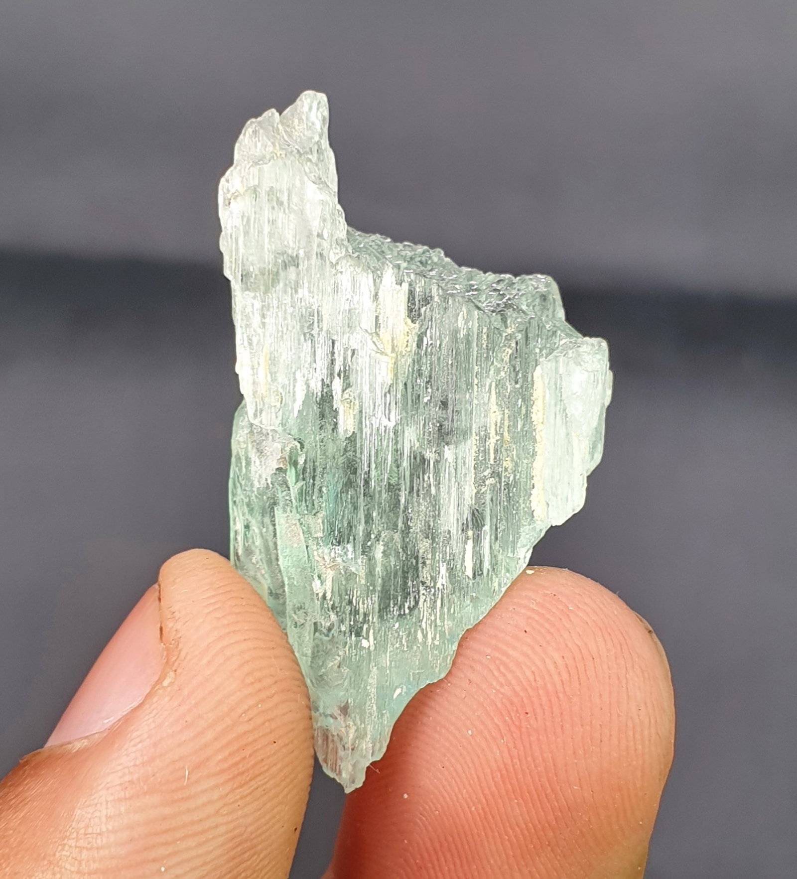 Natural & Unheated~Green Kunzite Rough: Title: Natural & Unheated~Green Kunzite Rough Color/Clarity: Green Gemstone Type: Rough Carat Weights: 39.05 Cts Size/Dimensions: 36x20x8 mm Reserve: $1.00 Shipping: Domestic: Flat-rate of $35.00 to a