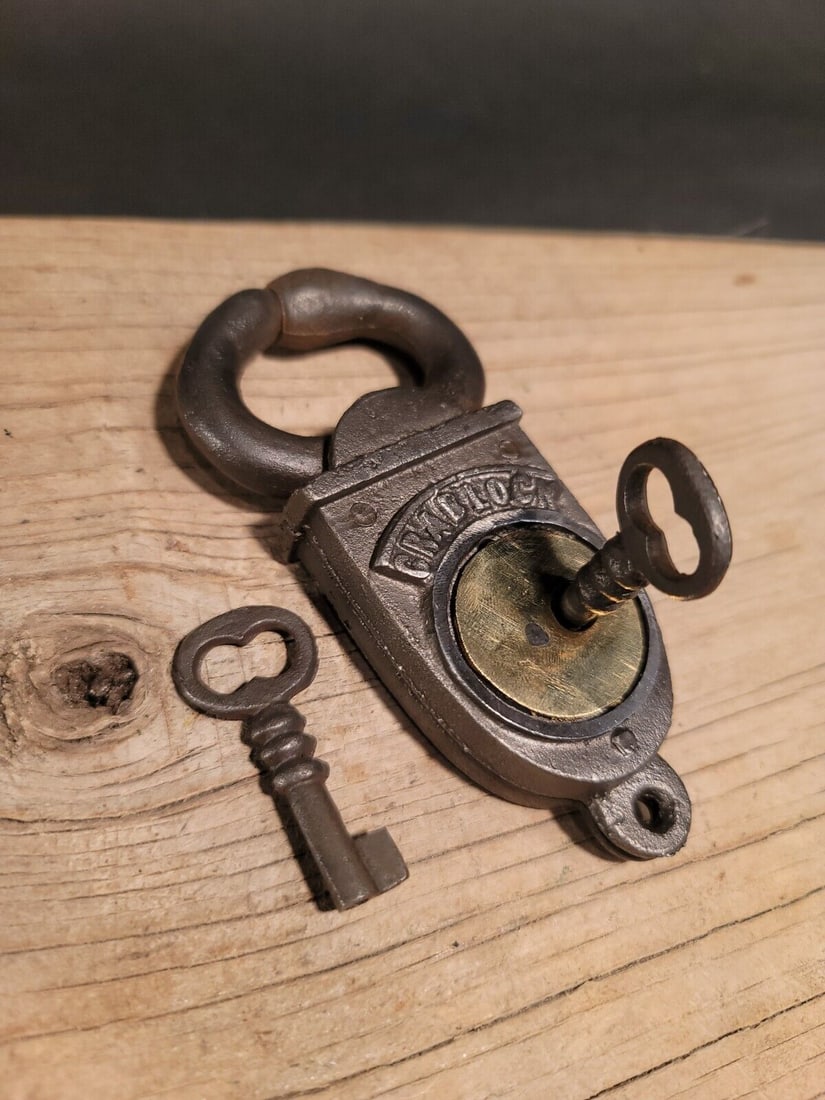 Wrought Iron Trunk Chest Box Crab Lock Key Padlock: 4 3/4" Long x 2 1/4" Wide Just wonderful heavy duty antique reproduction iron padlock with keys. Fully functional, looks great on an old truck or chest! Reserve: $20.00 Shipping: Domestic: Flat-rate o