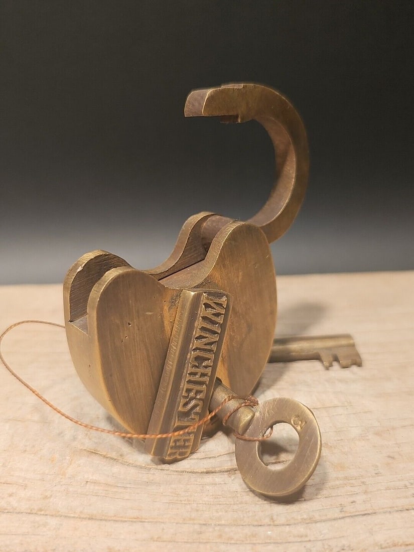 Brass Winchester Firearms Ammo Box Padlock Lock & Key (1 of 16)