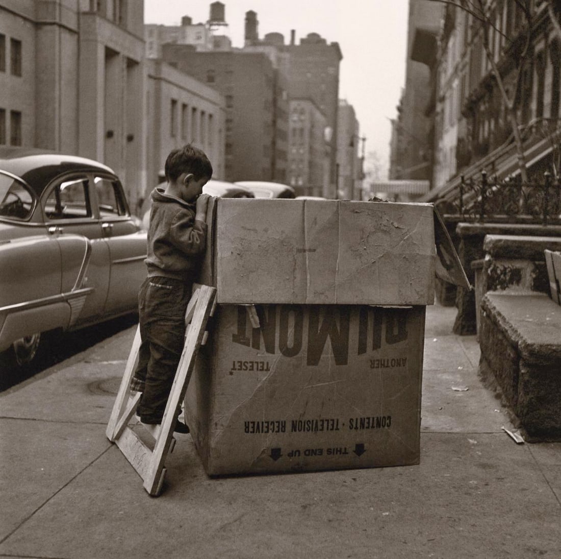 VIVIAN MAIER - Untitled (Box) (1 of 1)