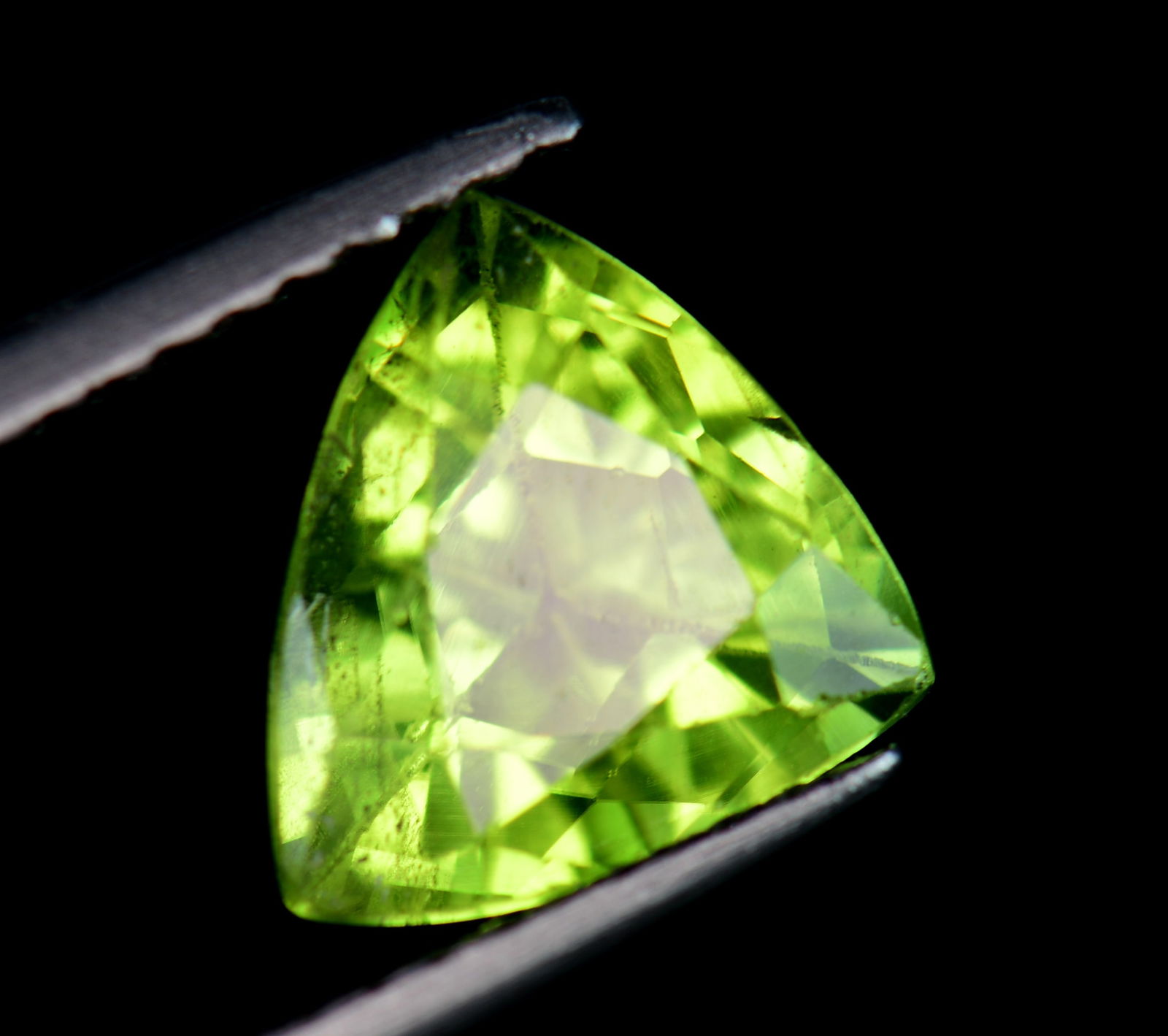2.00 Carats Stunning Natural Peridot Gemstone (1 of 3)