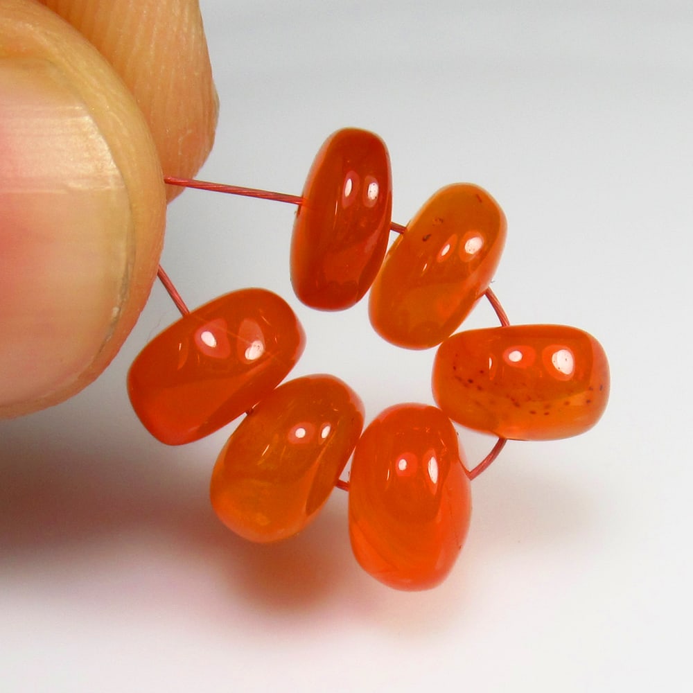 Natural Carnelian Beads - 10.91 Ct: No Reserve! Title: Natural Carnelian Beads - 10.91 Ct Origin: Brazil Weight: 10.91 Size/Dimensions: 7.0 - 7.5 mm Additional Information: Pieces : 6 No's / Shape : Drilled Round Beads / Color : Orange 