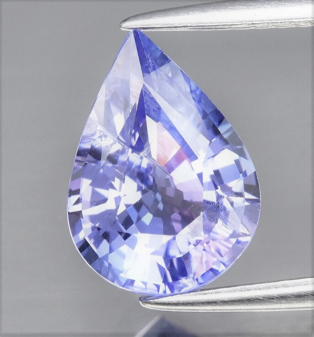 Natural Tanzanite Unheated Pear Cut: No Reserve! Title: Natural Tanzanite Unheated Pear Cut Gemstones: Tanzanite Carat Weight: 0,30 approx. Size/Dimension: 5 x 4 mm approx. Additional Information: Natural Tanzanite Unheated. Transparent 