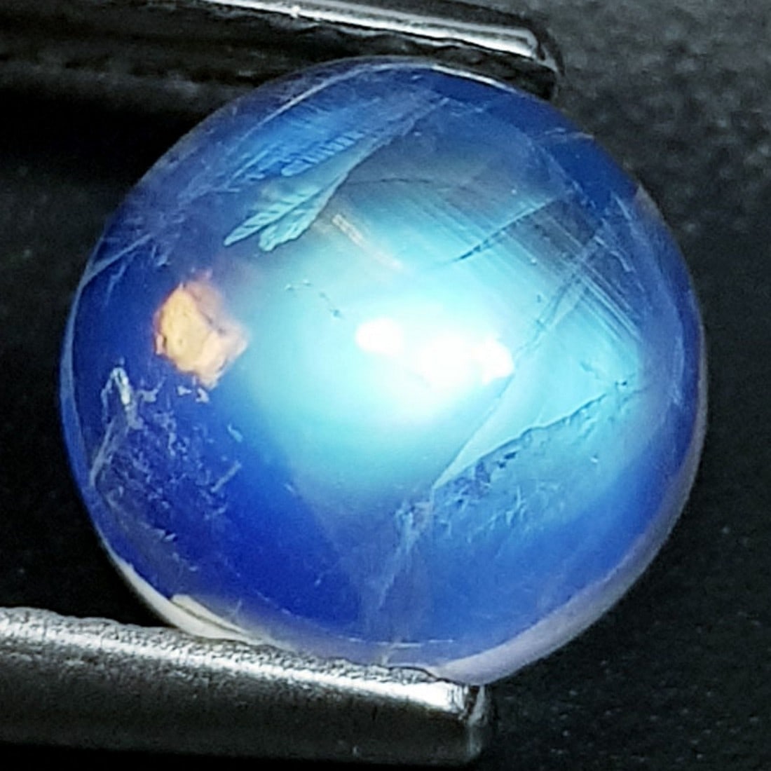 2.27 ctz" Stunning Collection" Natural Royal Blue Moonstone: No Reserve! Title: 2.27 ctz" Stunning Collection" Natural Royal Blue Moonstone Color/Clarity: Royal Blue / Trasparant Gemstone: Moonstone Carat Weights: 2.27 Size: 8.20 x 8.20 x 4.50 Additional Inform