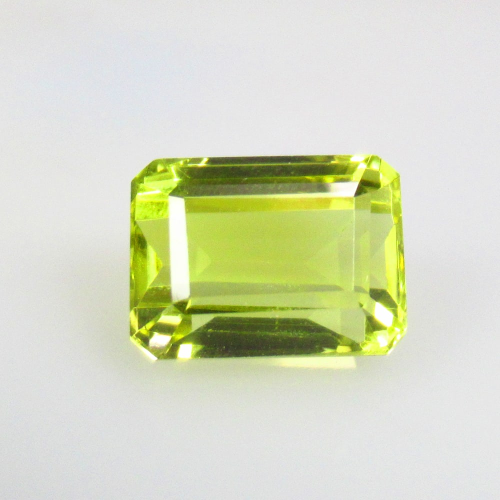 9.05 Ctw Natural Lemon Quartz Octagon Cut: No Reserve! Title: 9.05 Ctw Natural Lemon Quartz Octagon Cut Stone Clarity: VVS Gemstones: Natural Lemon Quartz Carat Weights: 9.05 Size/Dimensions: 13.50 x 10.00 x 8.40 mm Additional Information: Goo