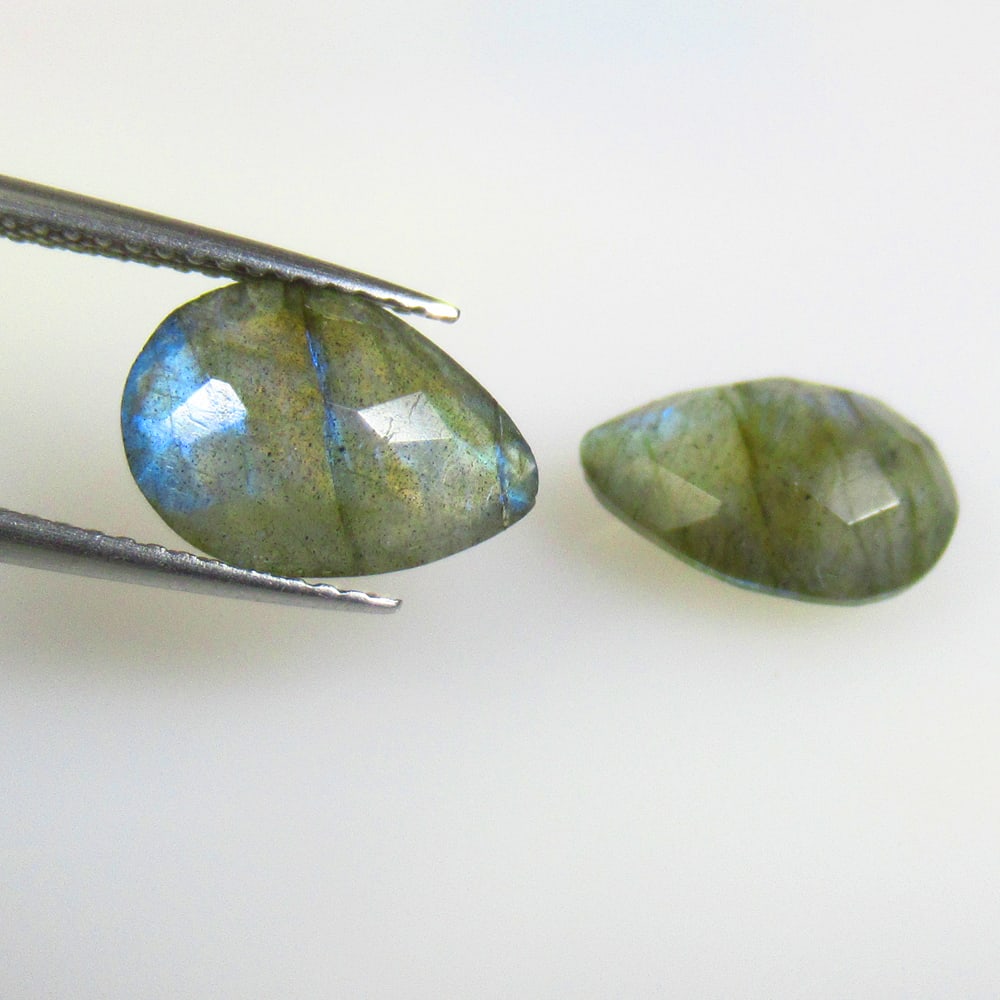 5.32 Ctw Natural 2 Labradorite Pear Beads: No Reserve! Title: 5.32 Ctw Natural 2 Labradorite Pear Beads Stone Clarity: Semi-Transparent Gemstones: Natural Labradorite Beads Carat Weights: 5.32 Size/Dimensions: 11.90 x 8.20 x 4.70 mm / 2 Pc's A