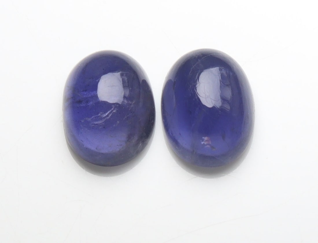 Marvellous " Natural Iolite Violet " 4.05 Cts Natural Iolite Lot: No Reserve! Title: Marvellous " Natural Iolite Violet " 4.05 Cts Natural Iolite Lot Provenance/Additional Info: Gemstone : Natural Iolite. Shape and Cut : Oval Cabochon. Weight : 4.05 Carats. Measurem