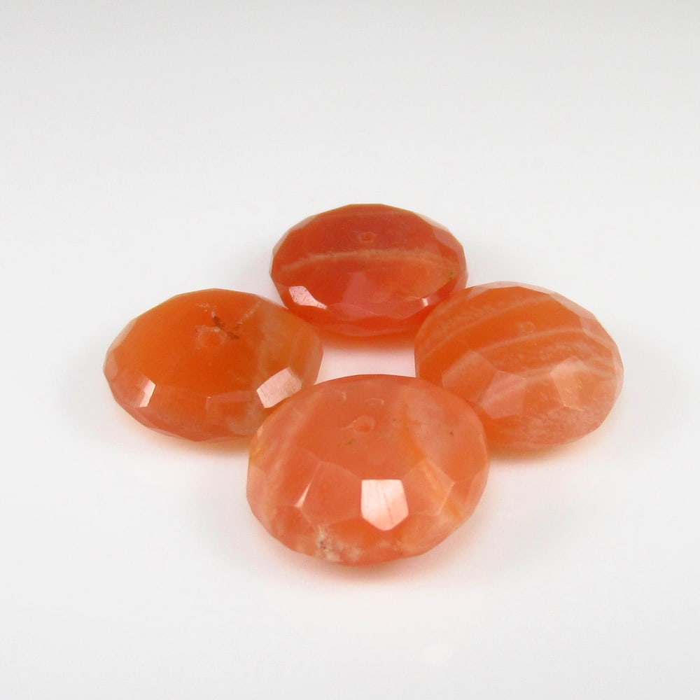 Natural Moonstone Beads - 18.81 Ct: No Reserve! Title: Natural Moonstone Beads - 18.81 Ct Origin: India Weight: 18.81 Size/Dimensions: 11.5 - 12.5 mm Additional Information: Pieces : 4 No's / Shape : Round Drilled / Color : Orange / Cla