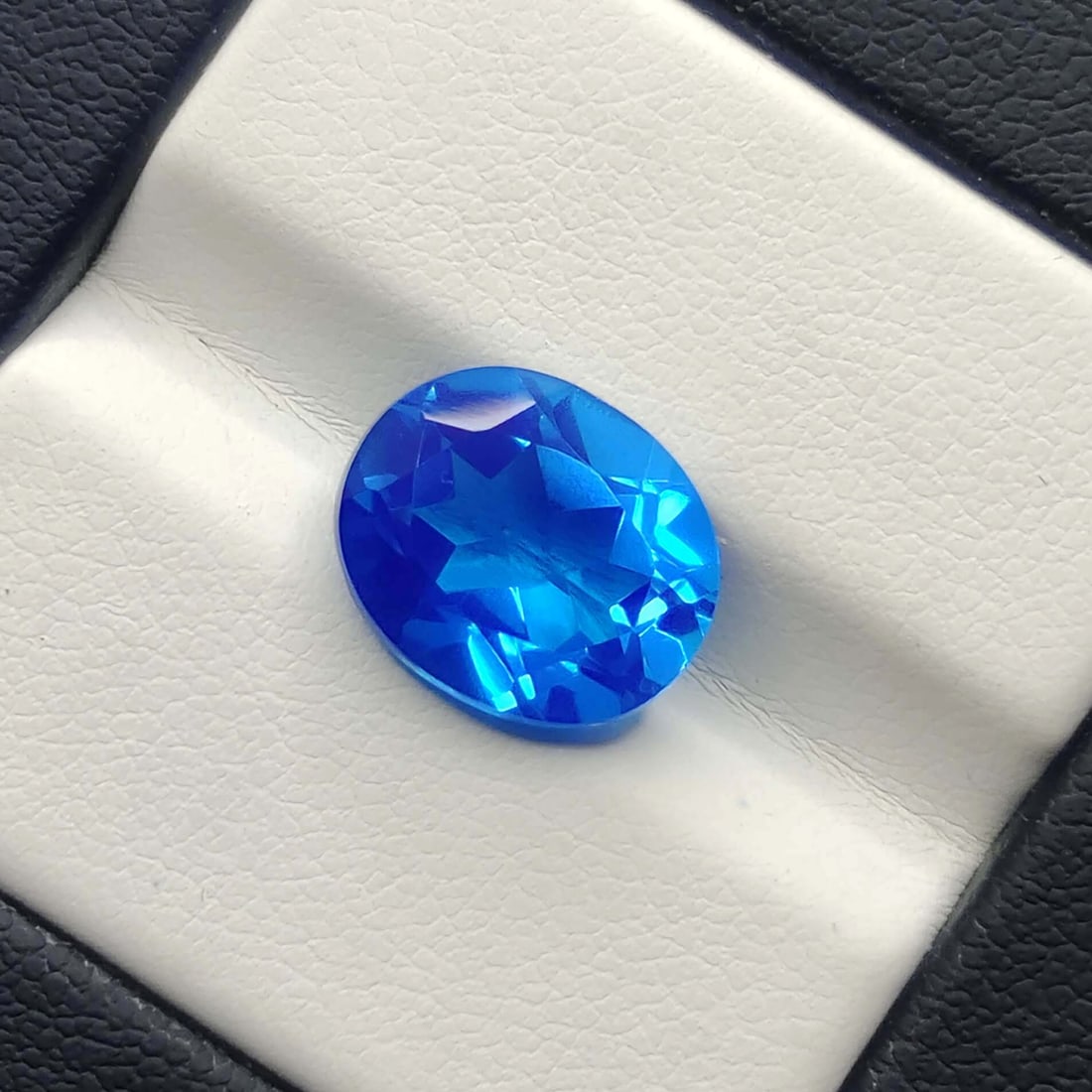 4.65 Ct "Beautiful" Caribbean Blue Triplet Quartz: No Reserve! Title: 4.65 Ct "Beautiful" Caribbean Blue Triplet Quartz Additional Information: Gemstones: Triplet Quartz Carat Weights: 4.65 ct Size/Dimensions: 12 X 10 mm Treatment: Made of two natural