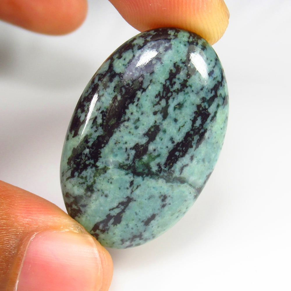 Natural Obsidian- 38.62 Ct: No Reserve! Title: Natural Obsidian- 38.62 Ct Origin: Brazil Weight: 38.62 Size/Dimensions: 35.0 x 22.0 x 16.0 mm Additional Information: Pieces : 1 No's / Shape : Oval Cabochon / Color : Multicolor /