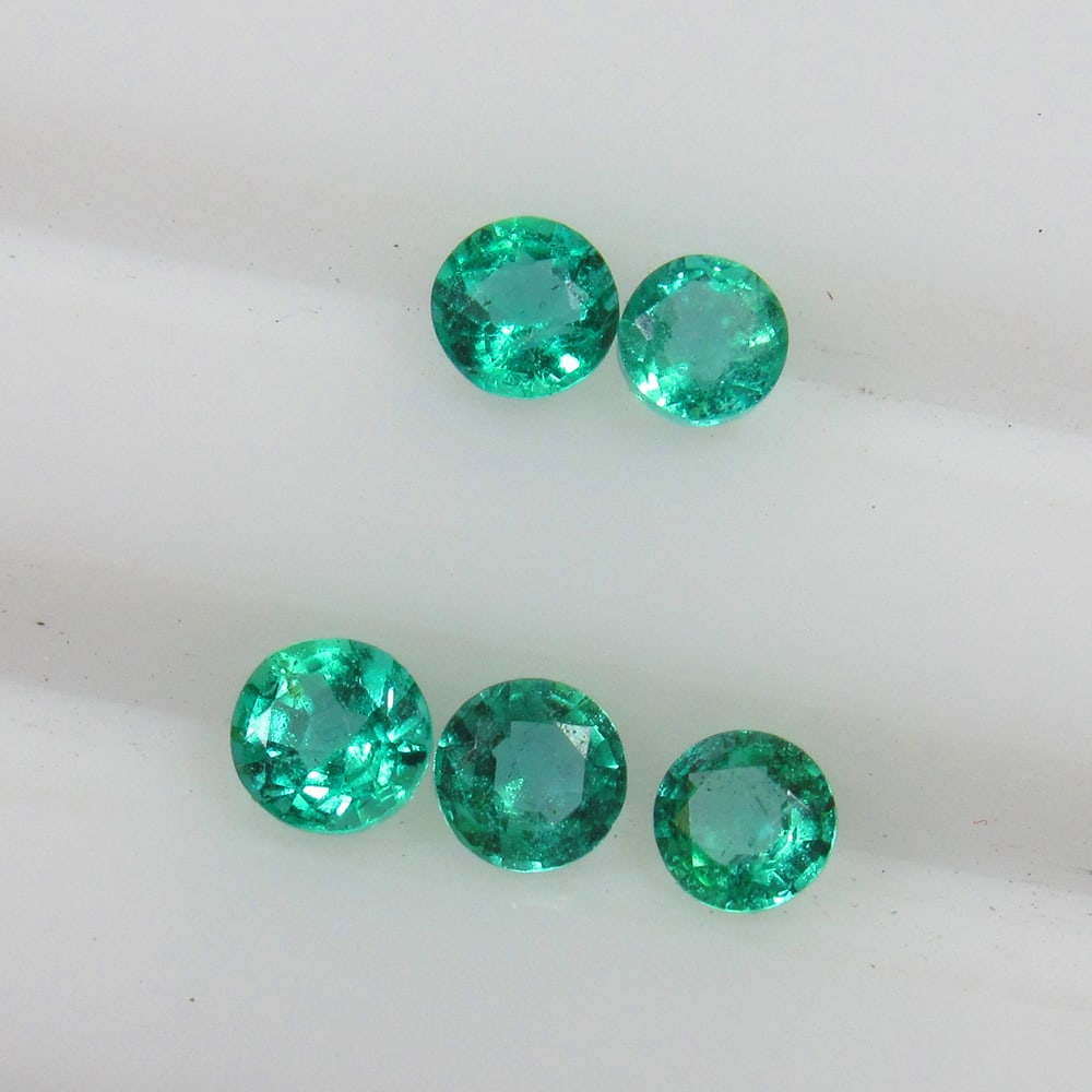 0.40 Ct - Natural Eye Clean Emerald Set (1 of 4)