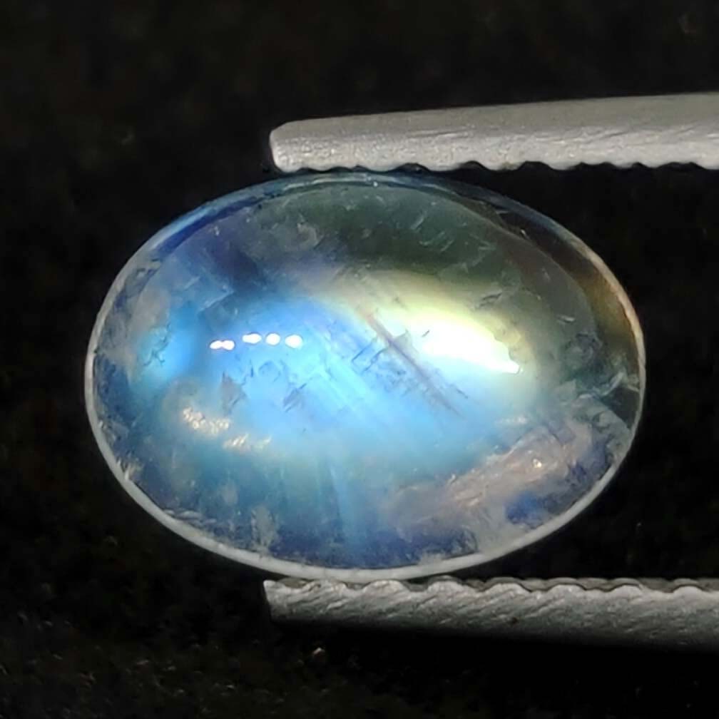 1 ct "Top Quality" Natural Royal Blue Moonstone: No Reserve! Title: 1 ct "Top Quality" Natural Royal Blue Moonstone Additional Information: Gemstones: Natural Blue Moonstone Carat Weights: 1 ct Size/Dimensions: 8 X 6 mm Approx Materials & Techniques