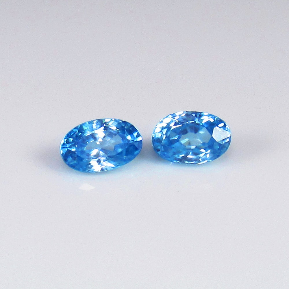 Natural Blue Zircon Pair - 1.47 Ct: No Reserve! Title: Natural Blue Zircon Pair - 1.47 Ct Origin: Combodia Weight: 1.47 Size/Dimensions: 6.0 x 4.0 x 3.1 mm Additional Information: Pieces : 2 No's / Shape : Oval Cut / Color : Blue / Clar
