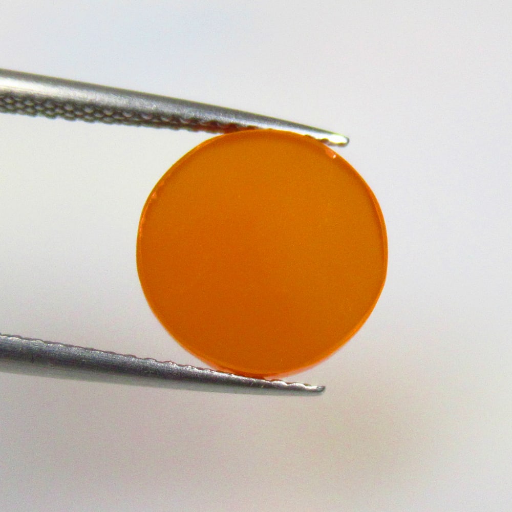 3.04 Ctw Natural Carnelian Round Cab: No Reserve! Title: 3.04 Ctw Natural Carnelian Round Cab Stone Clarity: Semi-Transparent Gemstones: Natural Carnelian Carat Weights: 3.04 Size/Dimensions: 11.00 x 11.00 x 2.60 mm Additional Information