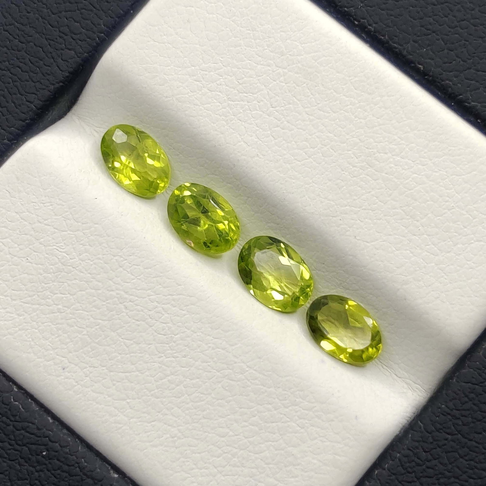2.00 ct Top Quality Natural Pakistan Peridot Lot: No Reserve! Title: 2.00 ct Top Quality Natural Pakistan Peridot Lot Additional Information: Gemstones: Natural Peridot Carat Weights: 2 ct Size/Dimensions: 6 X 4 mm Treatment: No Materials & Technique