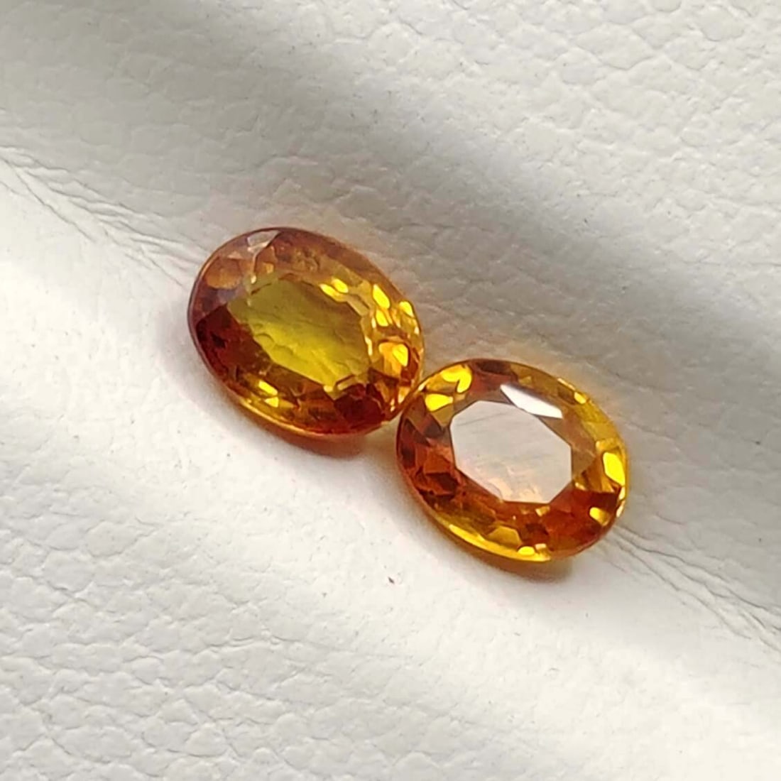 0.90 ct Natural orange Sapphire Pair (1 of 1)